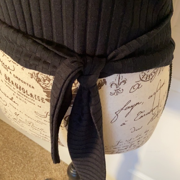 BP RUFFLE TIE HEM TOP - Picture 6 of 11